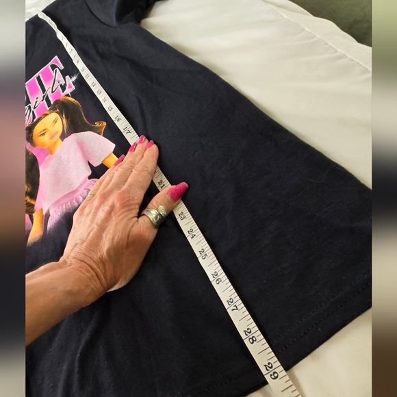 🎄 Barbie NWT graphic short sleeve t-shirt Medium Large black pink - Picture 15 of 17